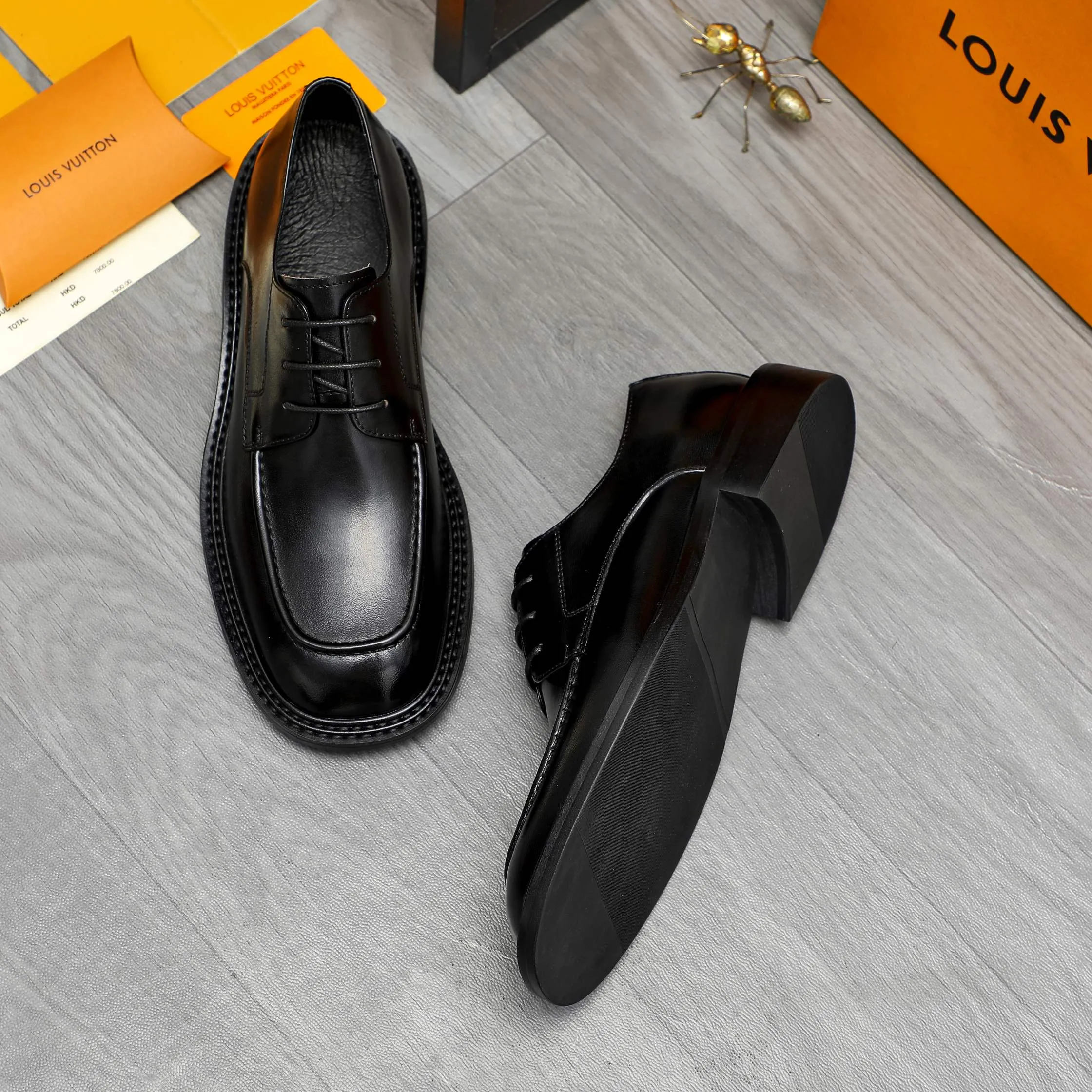 Men's shoes 💰600 Product trademark: LV "Louis Vuitton" business casual lace-up leather shoes Regular size: 37-46 Product materials: Selected high-quality cowhide upper, pigskin lining, rubber outsole